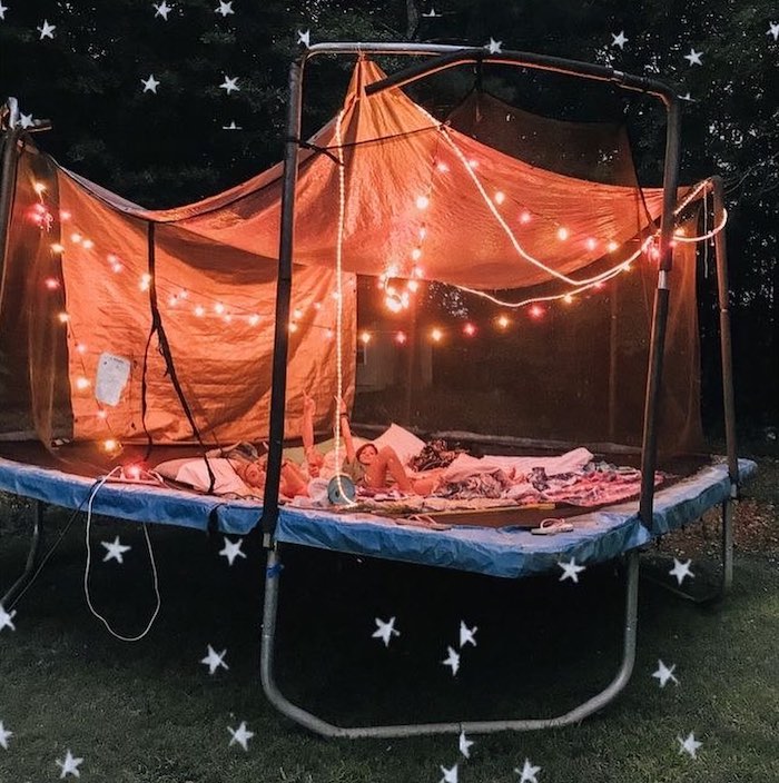 Literatuur Hoeveelheid van hop How to create a DIY trampoline fort for your next sleepover - GirlsLife