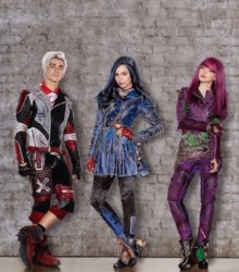 Your first look at the VK crew in Descendants 2 ! - GirlsLife