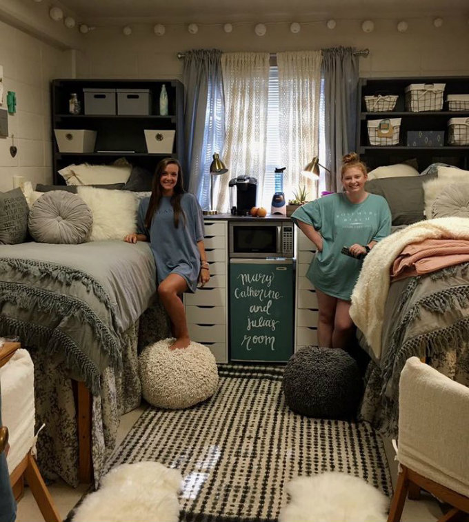 Decorating tips to steal from these *super* extra dorm rooms - GirlsLife