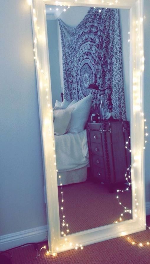 Featured image of post Mirror Selfie With Fairy Lights