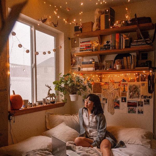 Room decor musts for all-around autumn vibes - GirlsLife