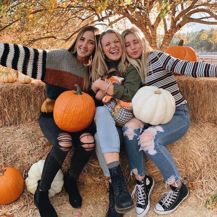 How to have the cutest fall photo shoot with your squad - GirlsLife