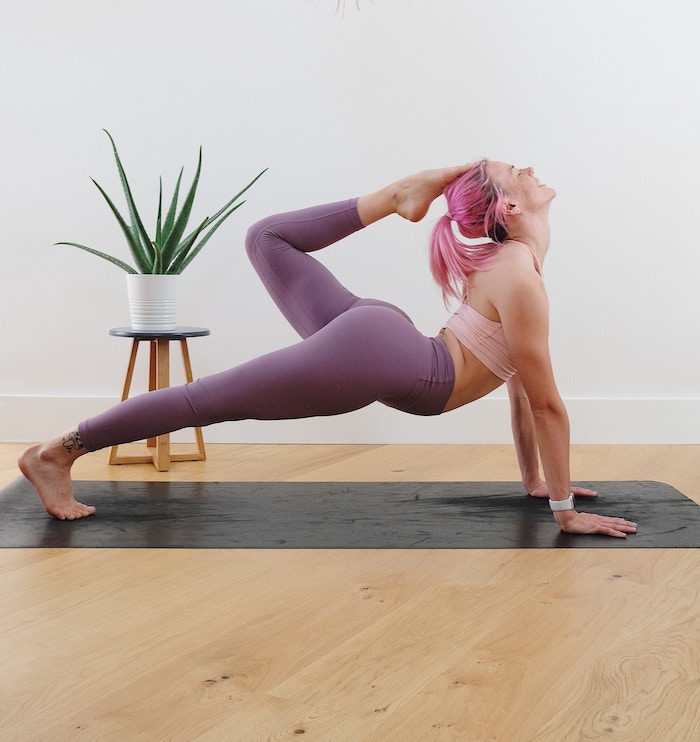 Everything you need to know about pilates (and some beginner combos to try)  - GirlsLife