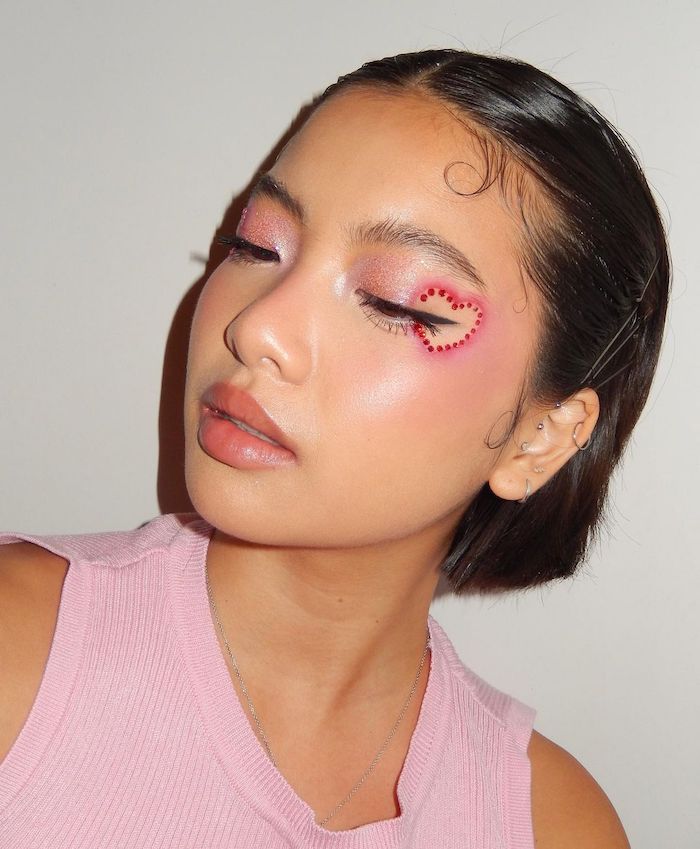 Glitz up for your next concert with these rhinestone makeup looks -  GirlsLife