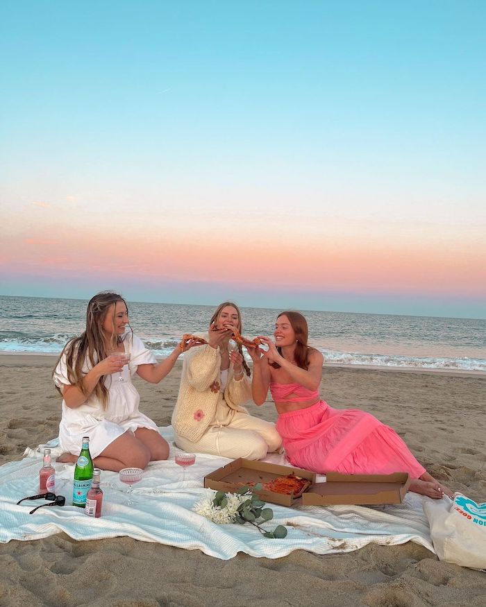 How to host a summer picnic with your besties - GirlsLife