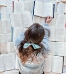 How to annotate books with your besties - GirlsLife